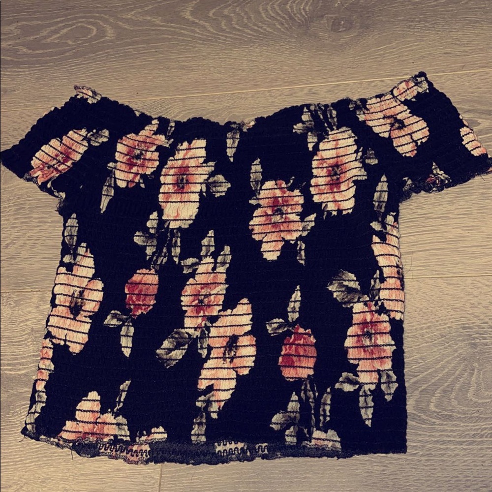 Kendall & Kylie crop top